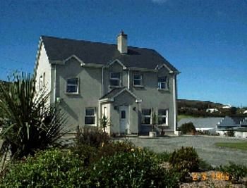 Carrickabraghey House B&B, 
Shore Road, 
Ballyliffin, 
Clonmany, 
Co. Donegal,
Irland