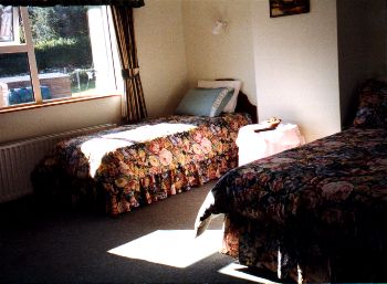 Carrickabraghey House B&B, 
Shore Road, 
Ballyliffin, 
Clonmany, 
Co. Donegal,
Irland