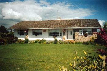 Birchgrove House B&B,
Dublin Road,
Oranbeg,
Oranmore, 
Co. Galway, 
Irland.