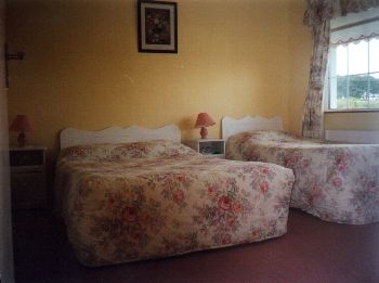 Birchgrove House B&B,
Dublin Road,
Oranbeg,
Oranmore, 
Co. Galway, 
Irland.