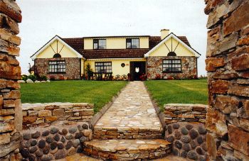 Twin Peaks Bed & Breakfast,
Knockbrack,
Cleggan,
Co. Galway,
Irlanda