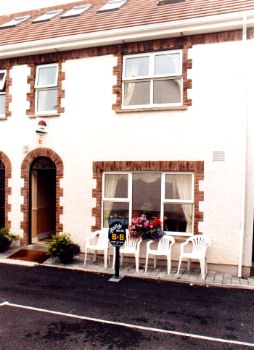 Killary House B&B, 
Distillery Ct, 
Distillery Road, 
Westport, 
Co. Mayo, 
Irlande