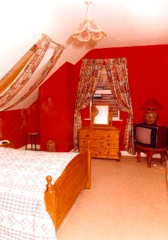 Killary House B&B, 
Distillery Ct, 
Distillery Road, 
Westport, 
Co. Mayo,
Irlande