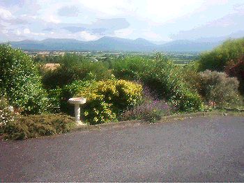 Hollymount House B&B,  
Upper Cahir Abbey, 
Cahir, 
Co. Tipperary,
Ireland