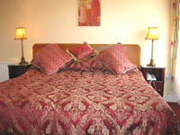 Fennessy's Hotel, 
Gladstone Street, 
Clonmel, 
Co. Tipperary,
Irland.
 